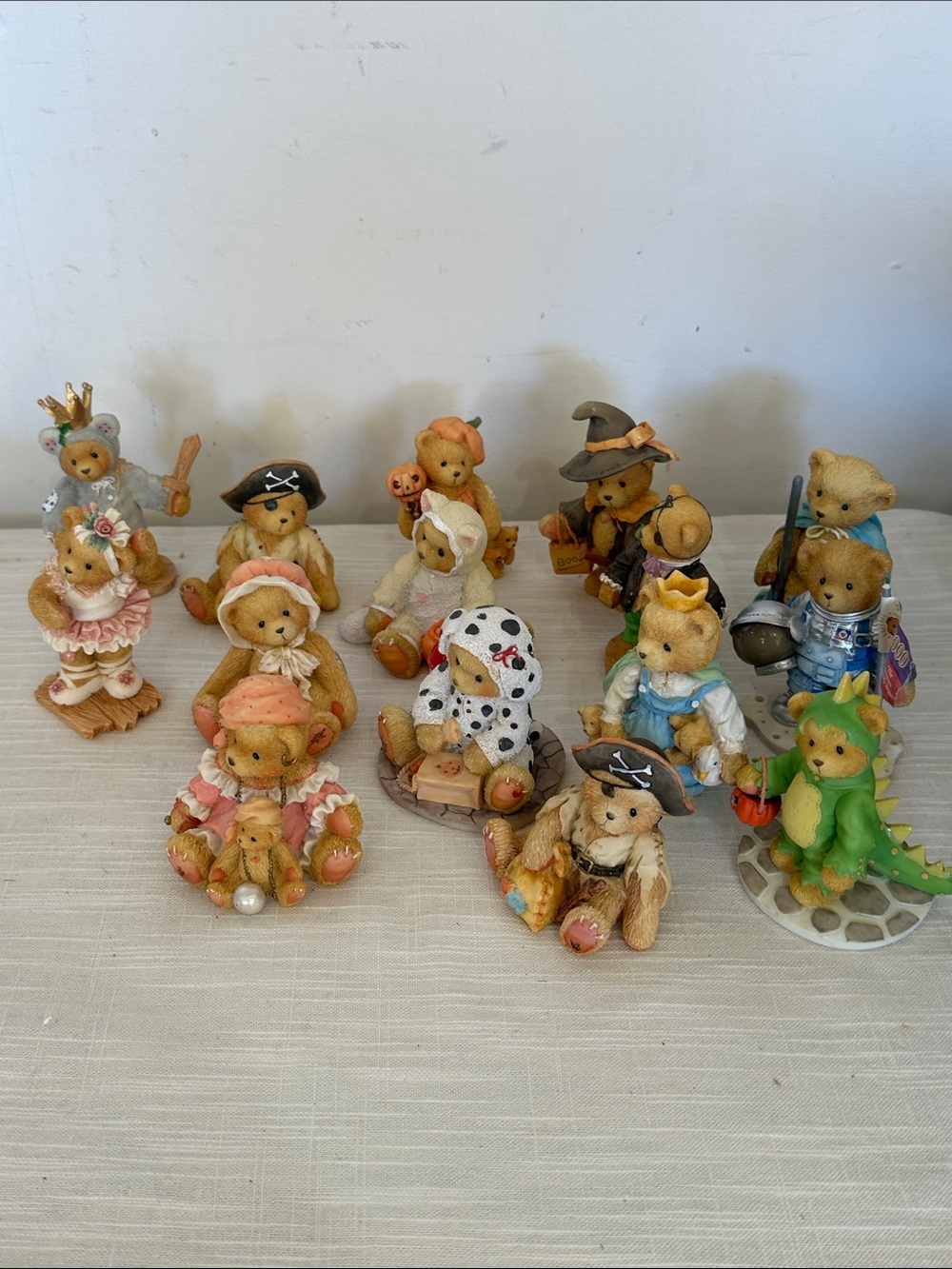 🥕 Bundle of 15 Halloween Dress Up Costume Cherished Teddies Collectible Bears